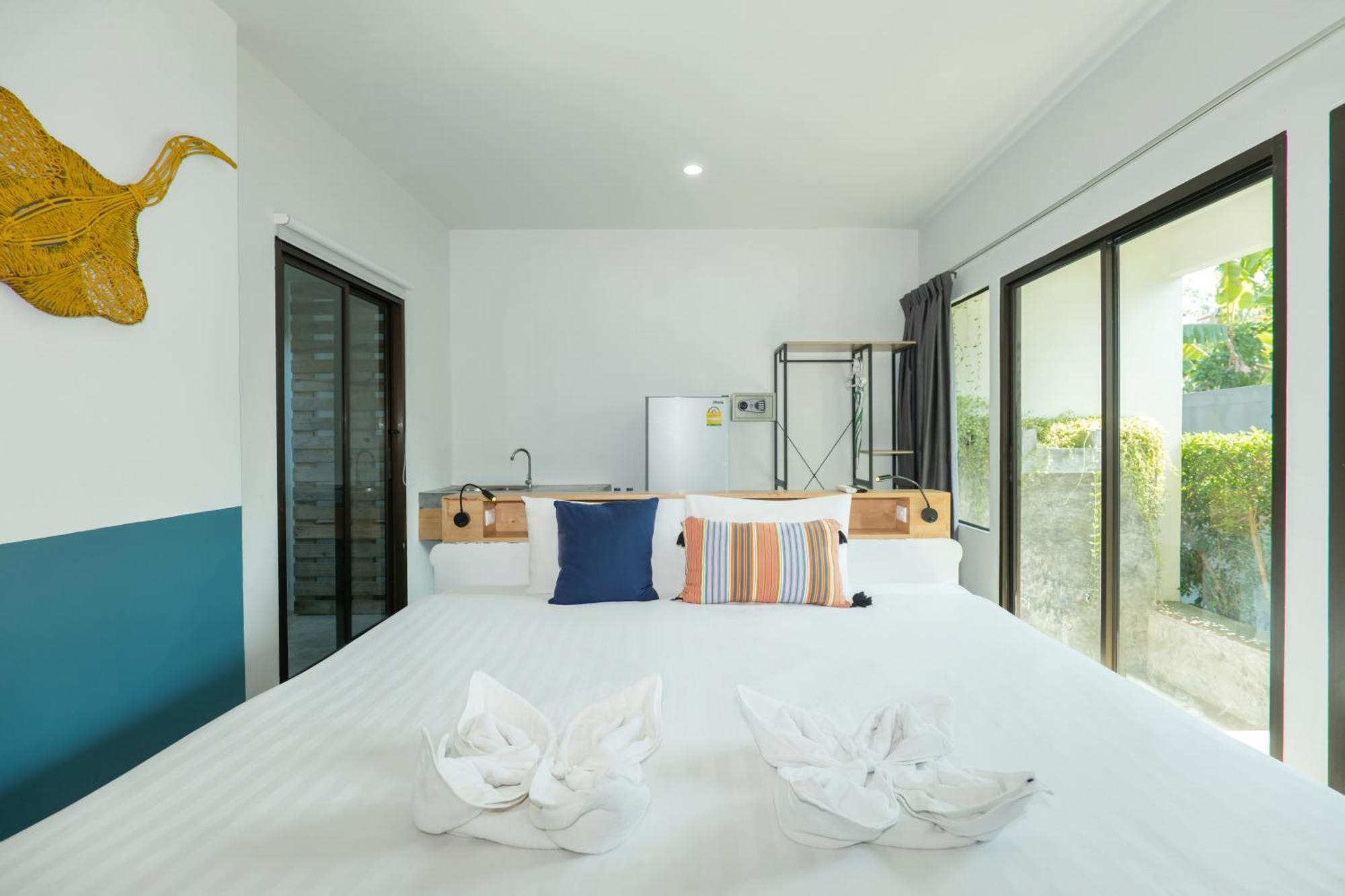 Kraam Silhouette Hotel And Cafe Phuket Chalong Eksteriør bilde
